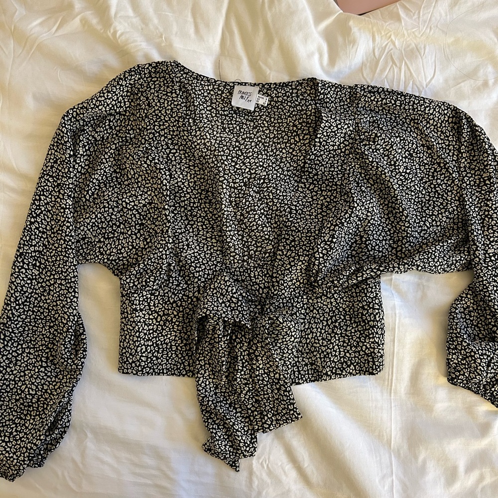 Princess Polly Tie-Front Top! Worn once! US0 and fits like an XS!